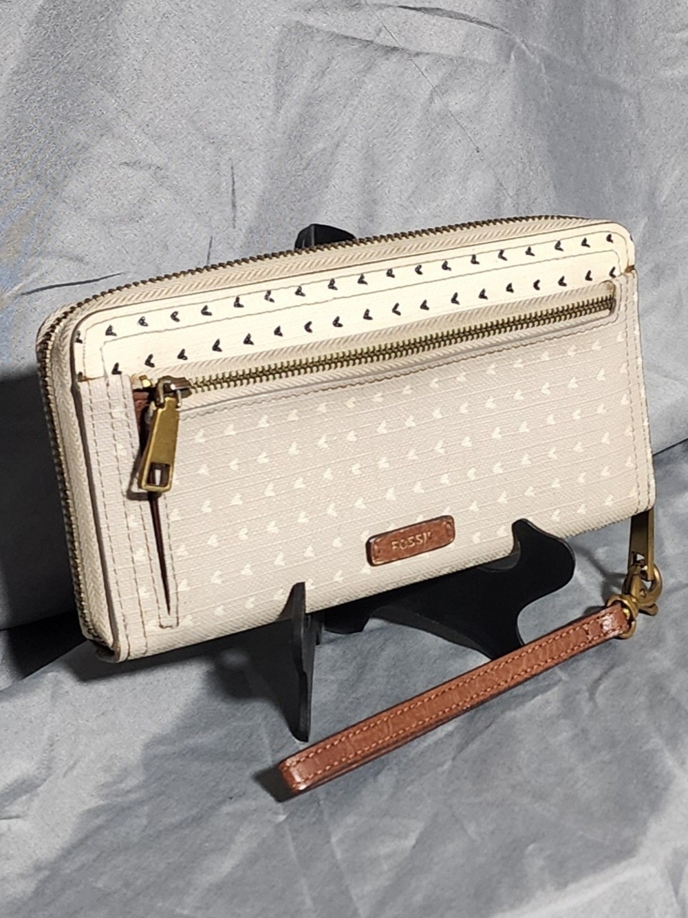 Fossil Logan RFID Zip Around Heart Pattern Clutch Wallet